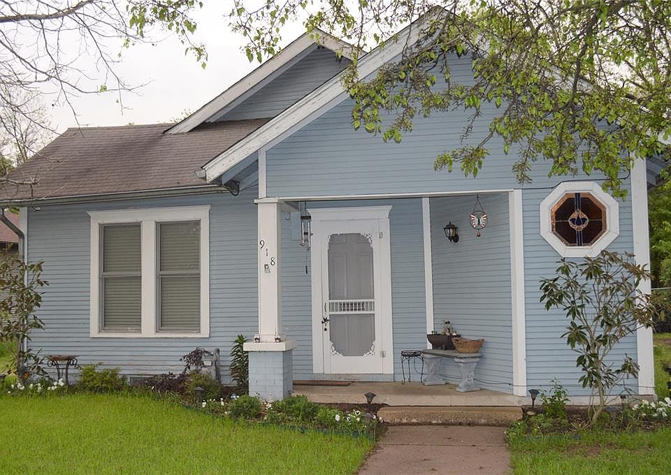 1st image of 918 N Rockwall Ave