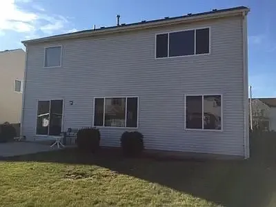 4 bed, 2.5 bath, 2600 sqft, $3,600 — Photo 2