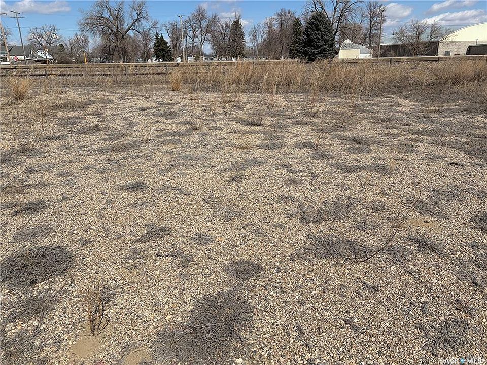 2nd image of 607 Railway AVENUE