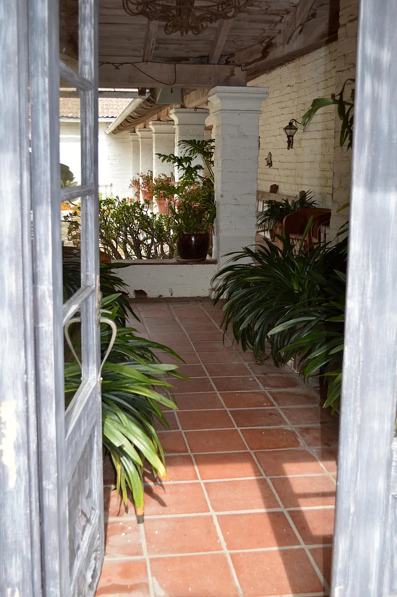 Entrance to inner courtyard - Eddy Rd