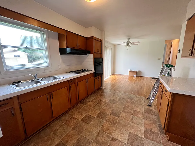 101 Londonderry Rd — Photo 7