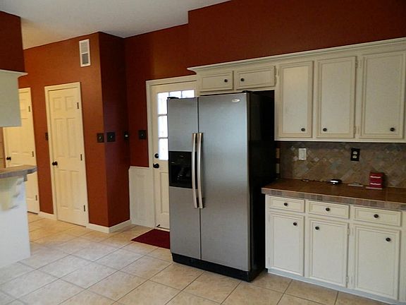 4th image of 2803 N Saddlebrook Ln