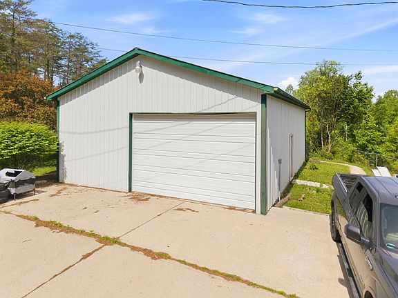 5th image of 21 Pear Tree Dr