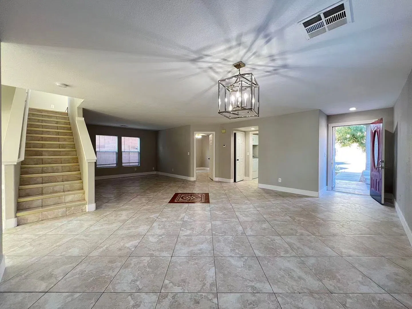 Come check out this beautiful 2,544 sqft 5 bed 3 bath home with an open floorplan! — Photo 2