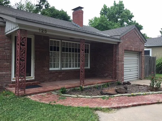 125 S Parkwood Ln — Photo 2