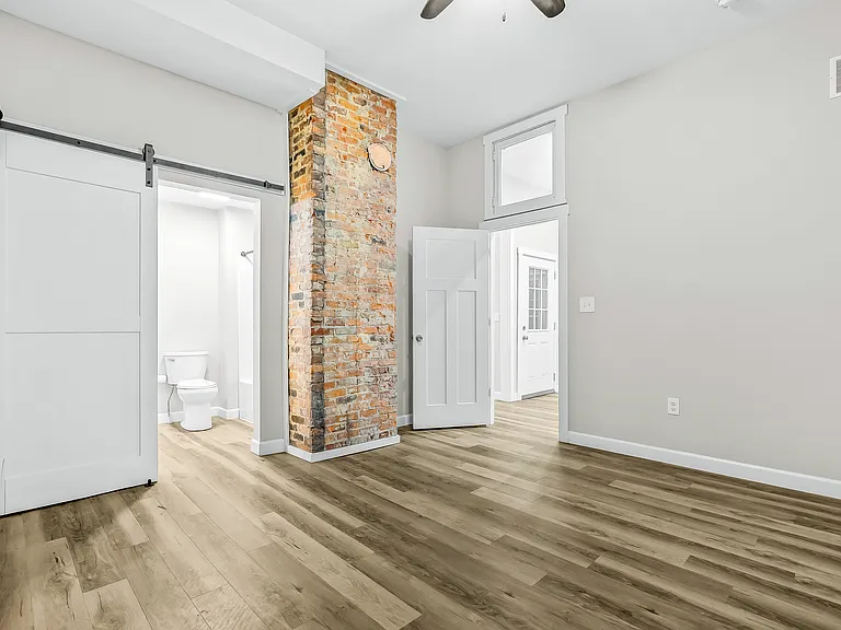 1112 E Spring St #1 — Photo 12