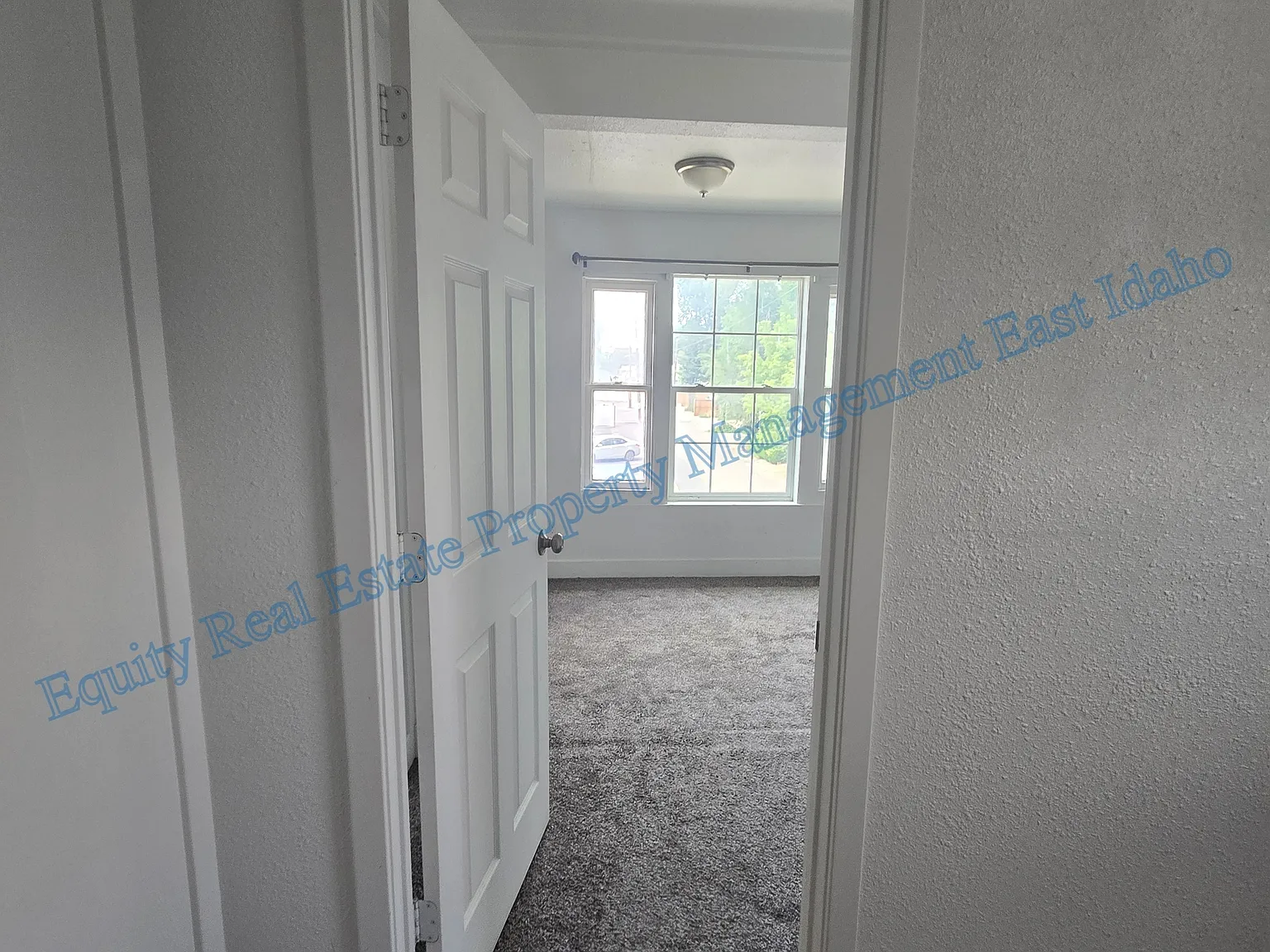 ID - 815 E Clark Street - LB — Photo 1
