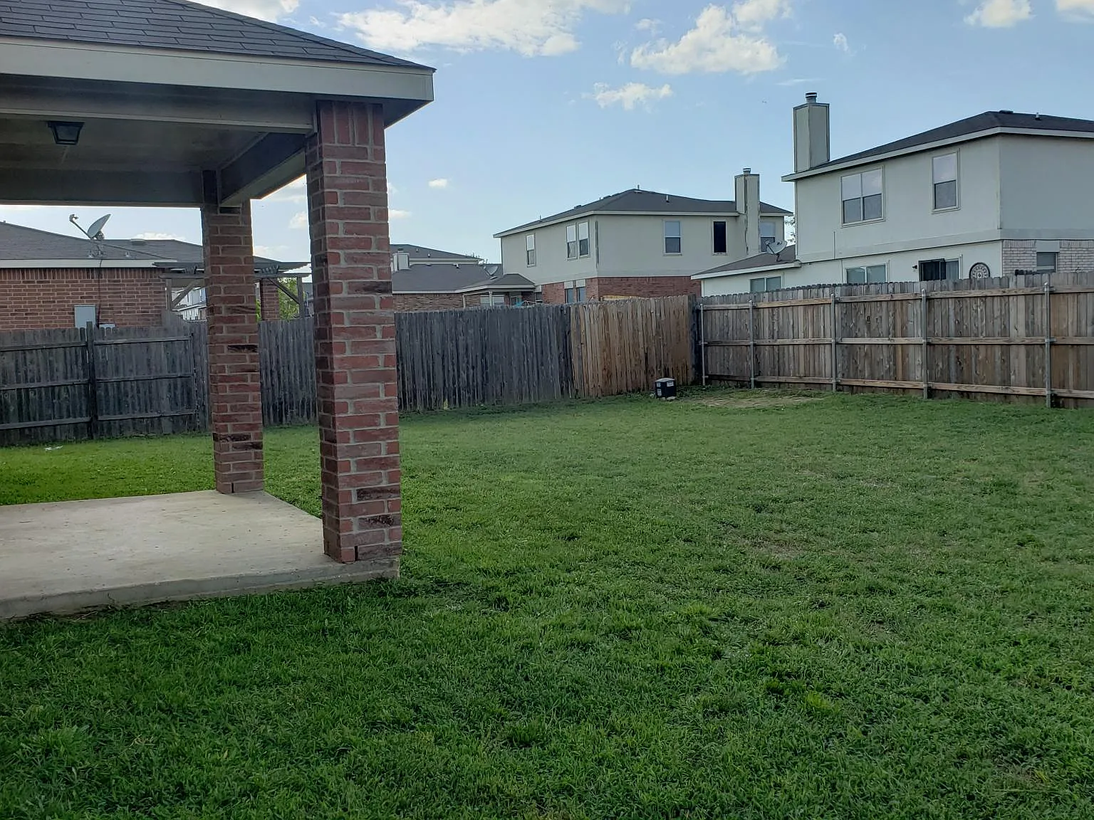 3 bed, 2.5 bath, 2320 sqft, $1,795 — Photo 4
