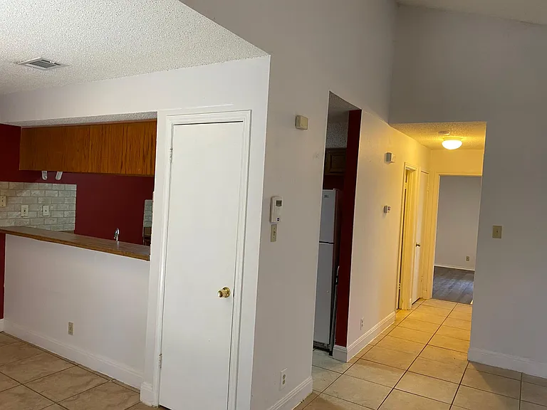 904 King Albert St #B — Photo 3