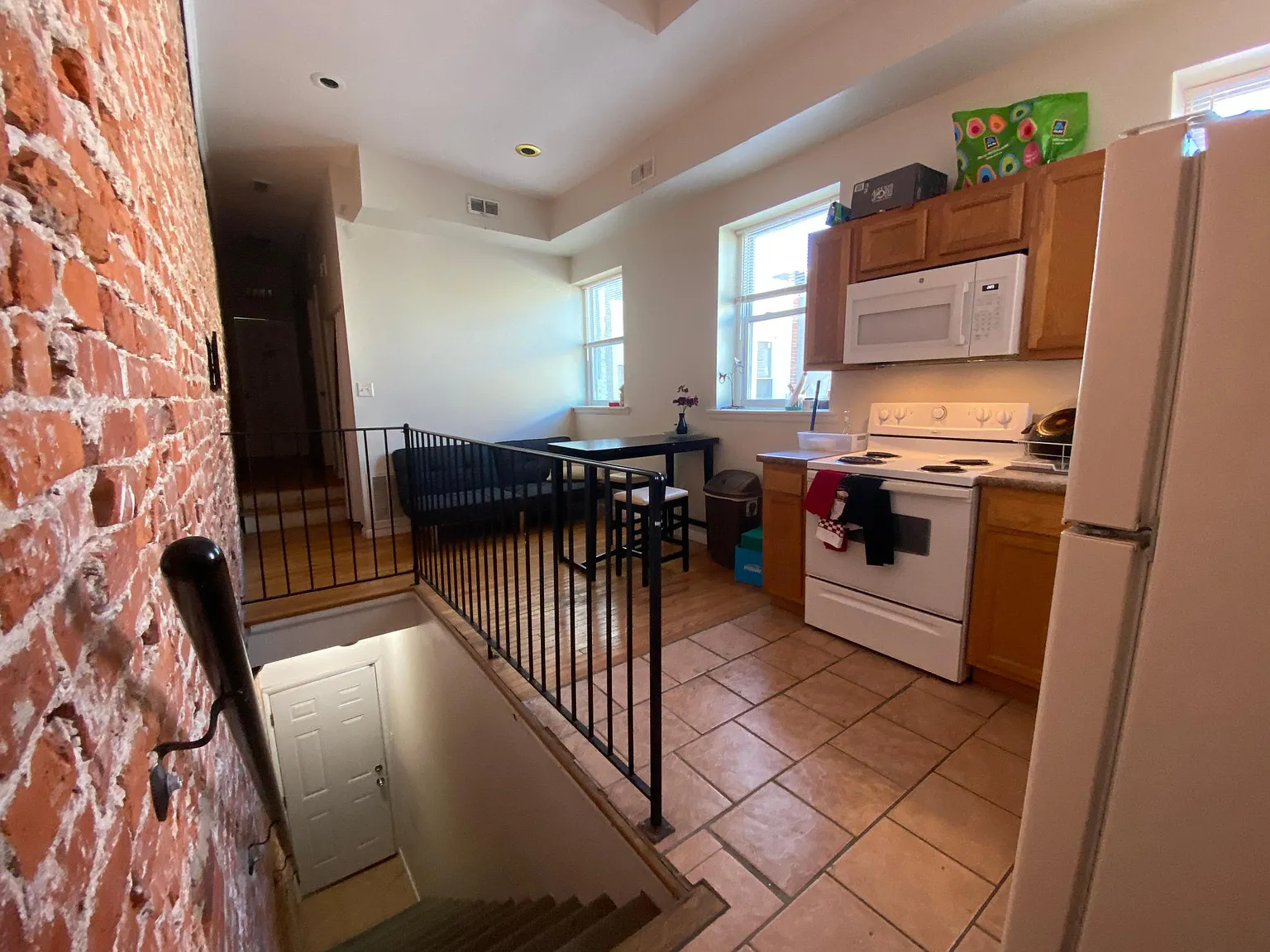 3 bed, 750 sqft, $475 — Photo 3