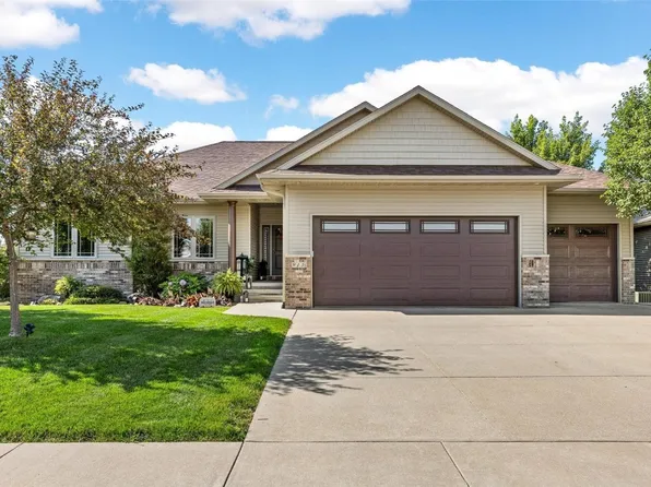 913 2nd St, Fairfax, IA 52228