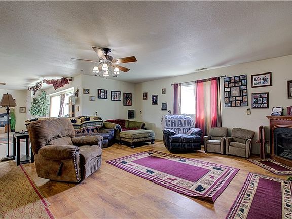 3rd image of 3877 Brodiea Ln