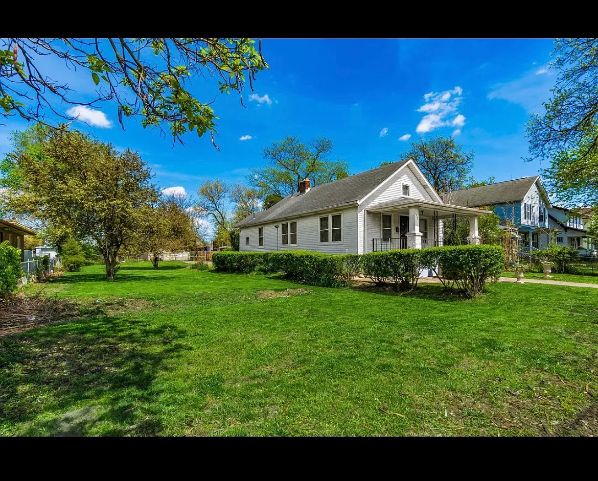 4 bed, 1247 sqft, $2,350 — Photo 3