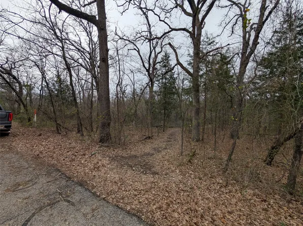 230 Commander Dr, Mabank, TX 75156