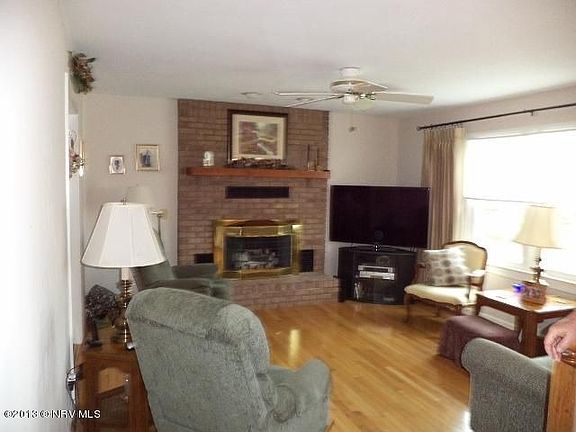 4th image of 1100 Juniper Dr