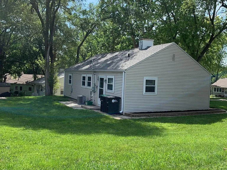 6674 Decatur St — Photo 3