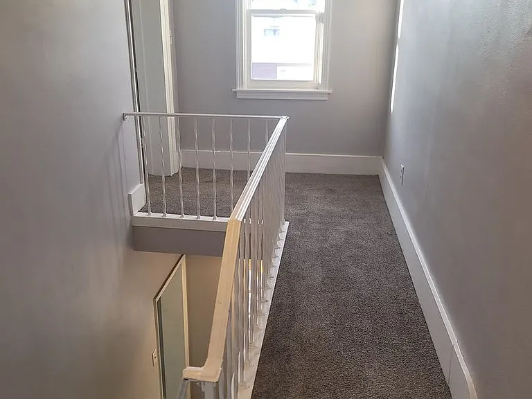 114 Thompson St — Photo 16