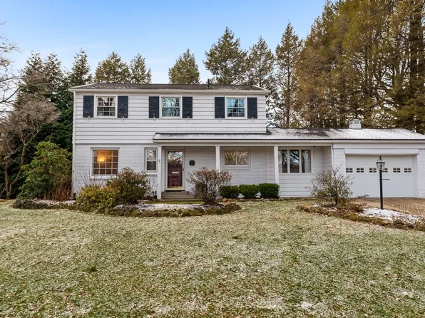 330 Connecticut Dr, Erie, PA 16505