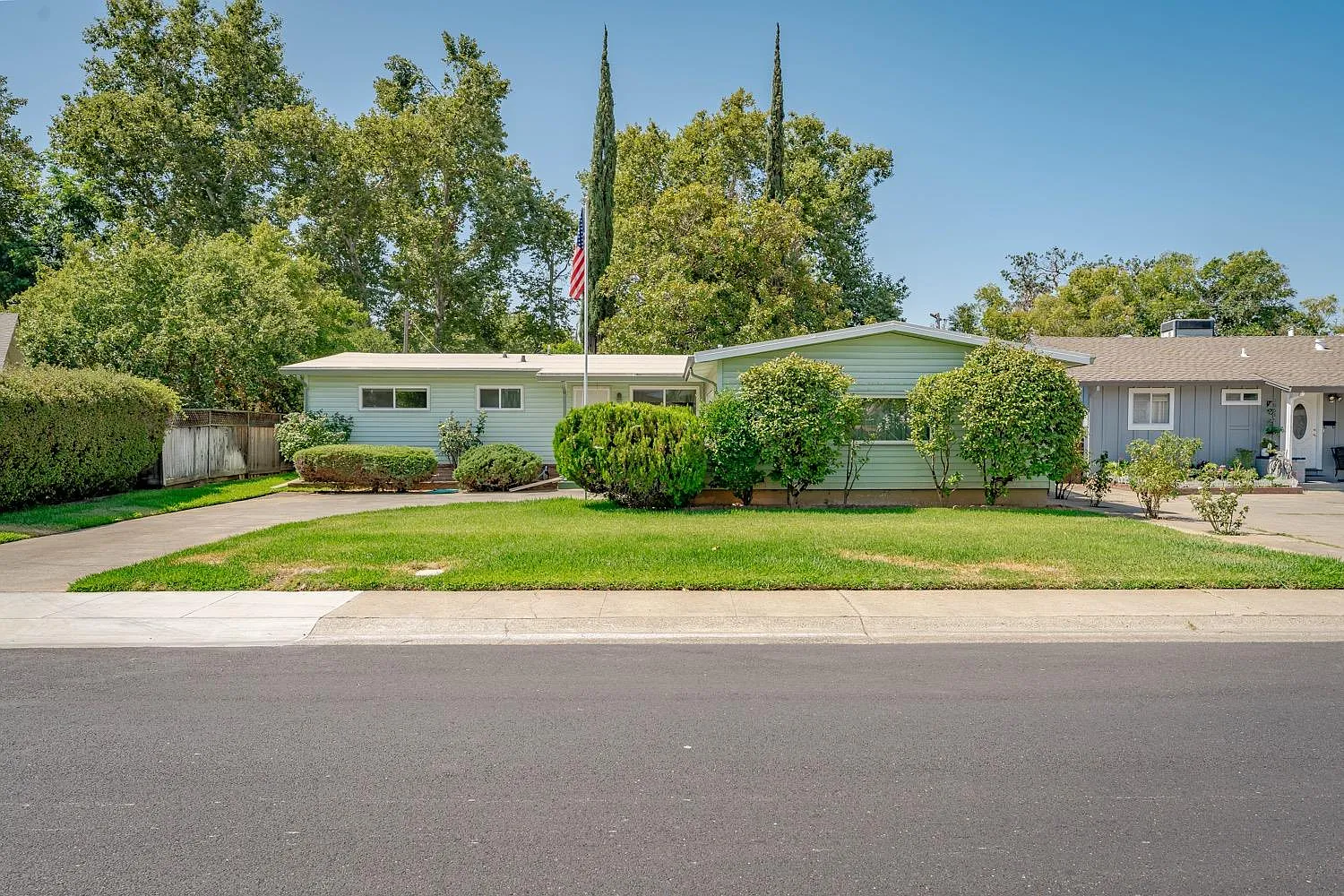 10660 Chardonay Dr photo 1