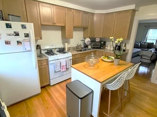 902 Furnace Brook Pkwy APT 1L, Quincy, MA 02169