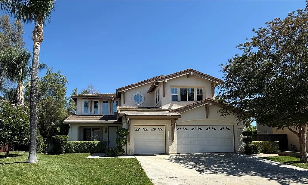 3 bed, 2.5 bath, 2784 sqft, $3,800 — Photo 1