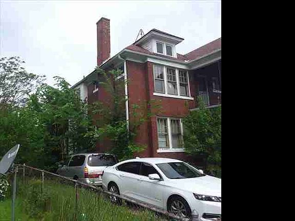 8903 N Clarendon