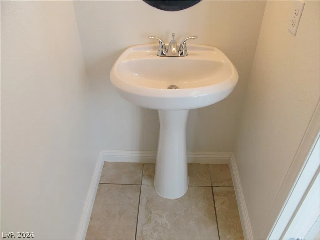 3 bed, 2.5 bath, 1703 sqft, $1,950 — Photo 3