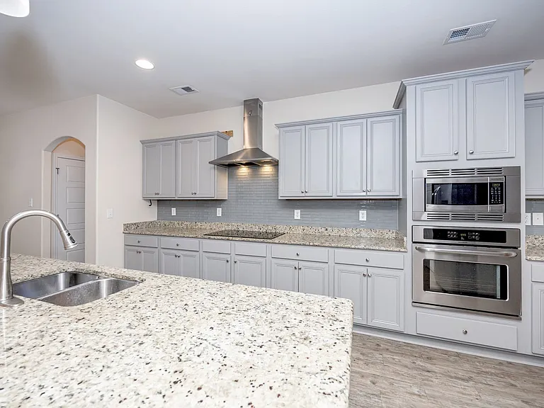1013 Silverbell Cv — Photo 46