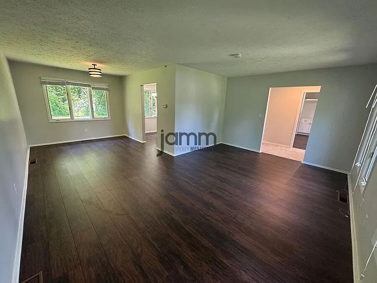 5250 Mills Creek Ln — Photo 10