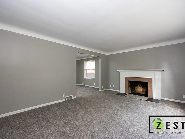 5235 Chatsworth — Photo 6
