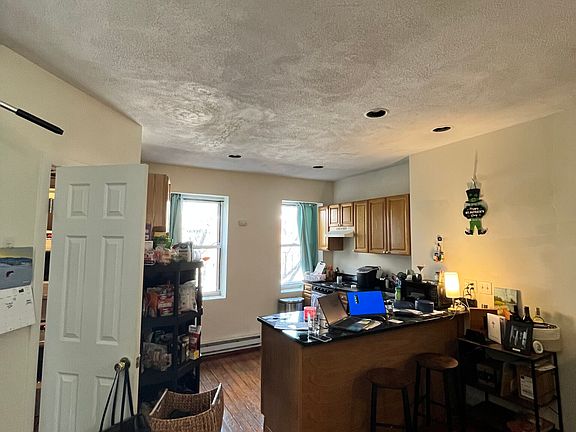 3rd image of 37 Cooper St APT 4A