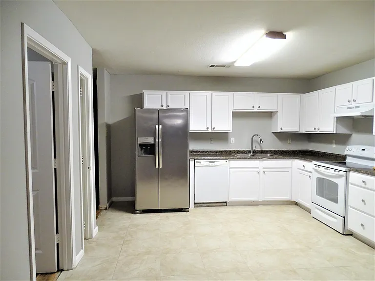 4338 Forest Point Dr — Photo 2