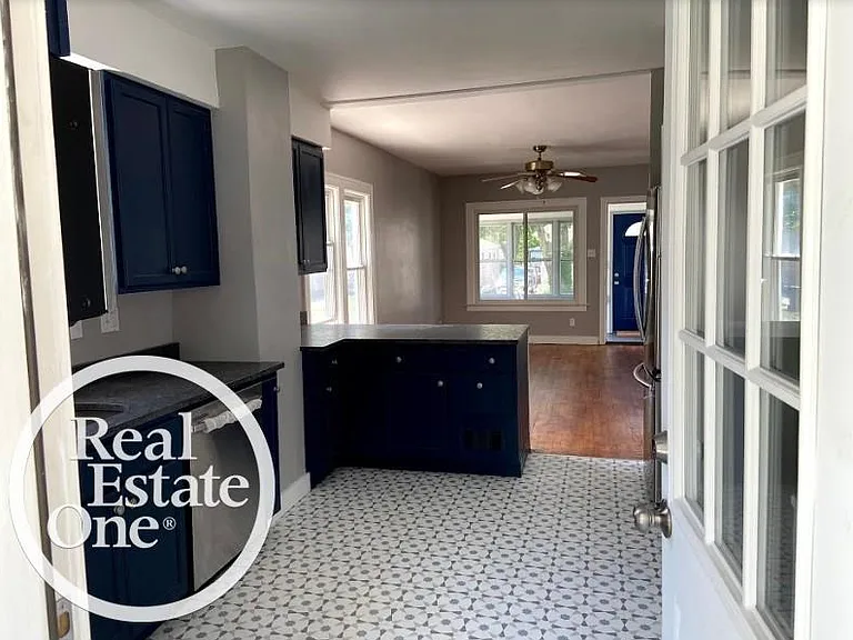 23909 Elmira St — Photo 6
