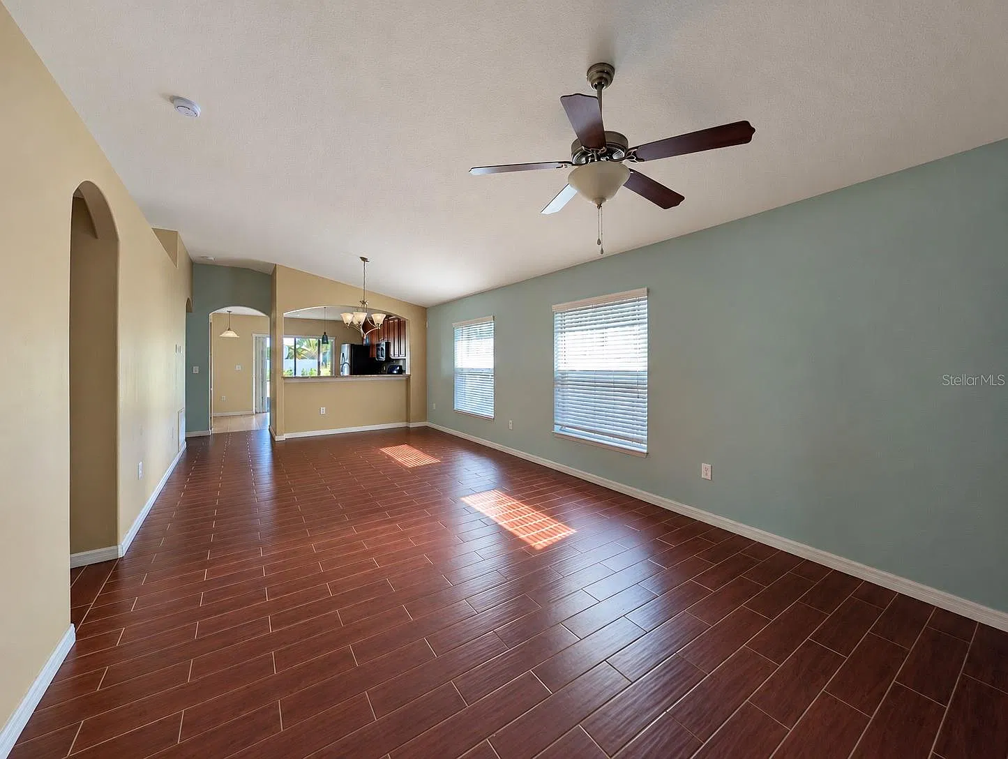 3 bed, 2.0 bath, 1360 sqft, $2,100 — Photo 4