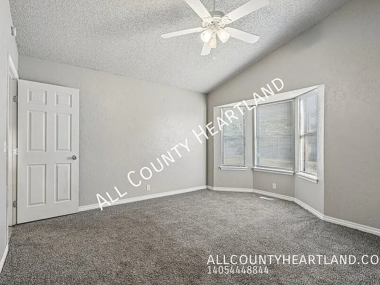 217 Cypress Dr — Photo 9