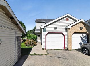 952 Rockefeller Ln, Madison, WI 53704