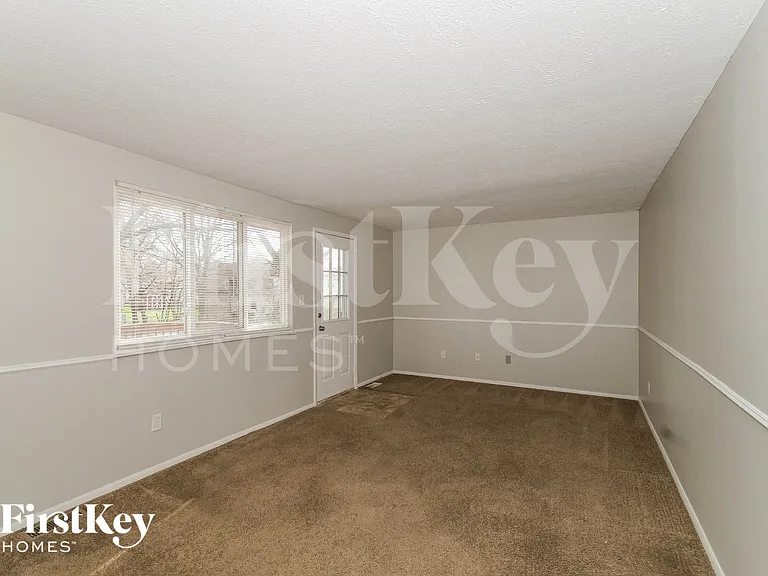 11501 E 10th St — Photo 4