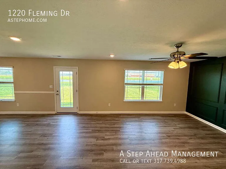1220 Fleming Dr — Photo 2