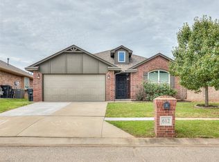 612 SW 43rd St, Moore, OK 73160