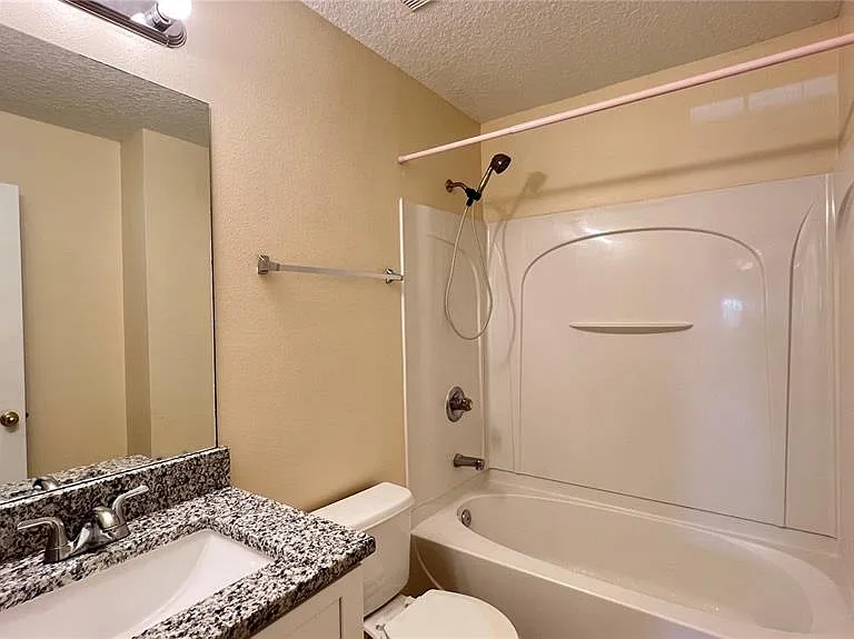 216 Verdi St — Photo 38