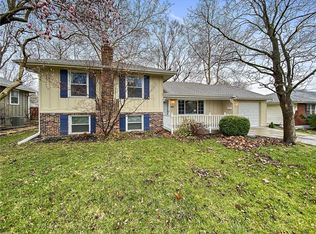 205 S Queen Ridge Dr, Independence, MO 64050