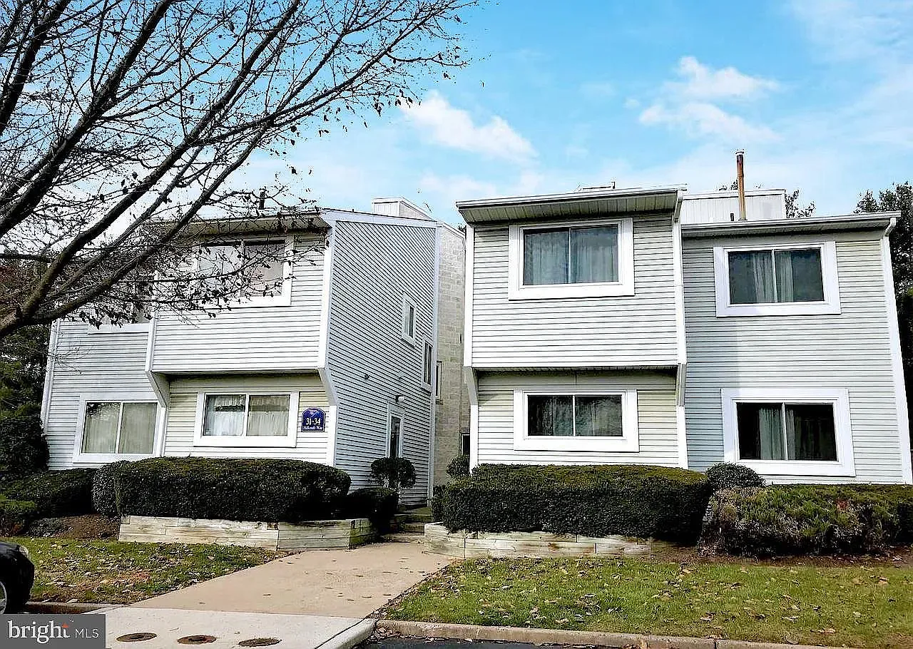 2 bed, 1.5 bath, 1340 sqft, $2,700 — Photo 1