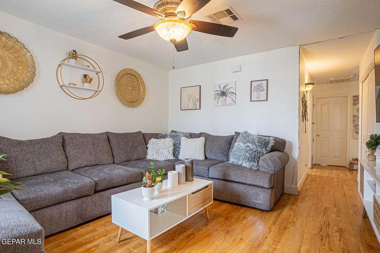 3 bed, 2.0 bath, 1000 sqft, $1,450 — Photo 3