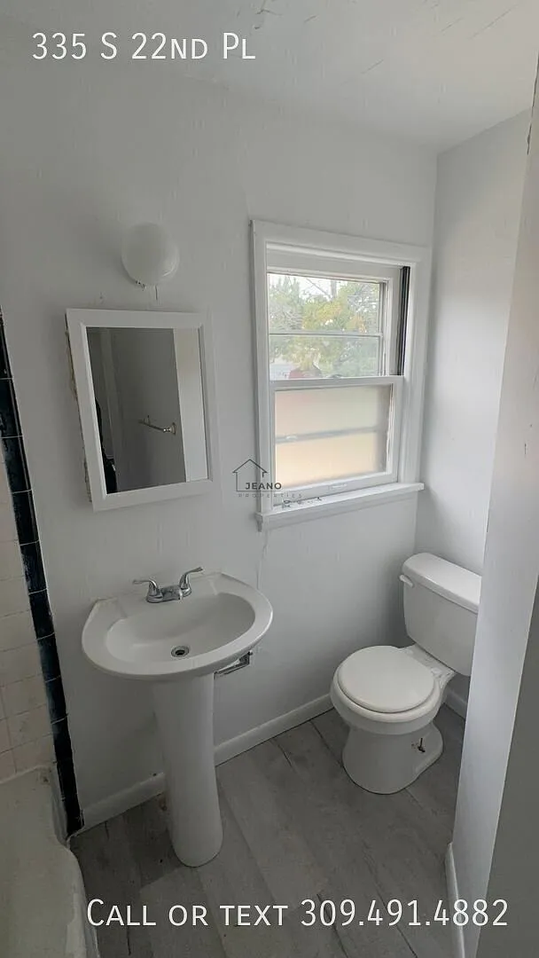 335 S 22nd Pl. — Photo 4