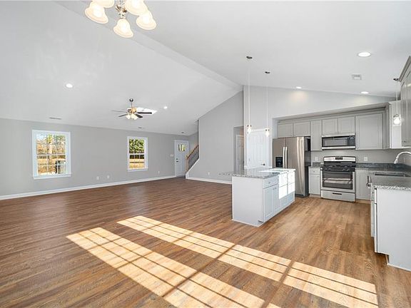 3rd image of 725 Great Fork Rd