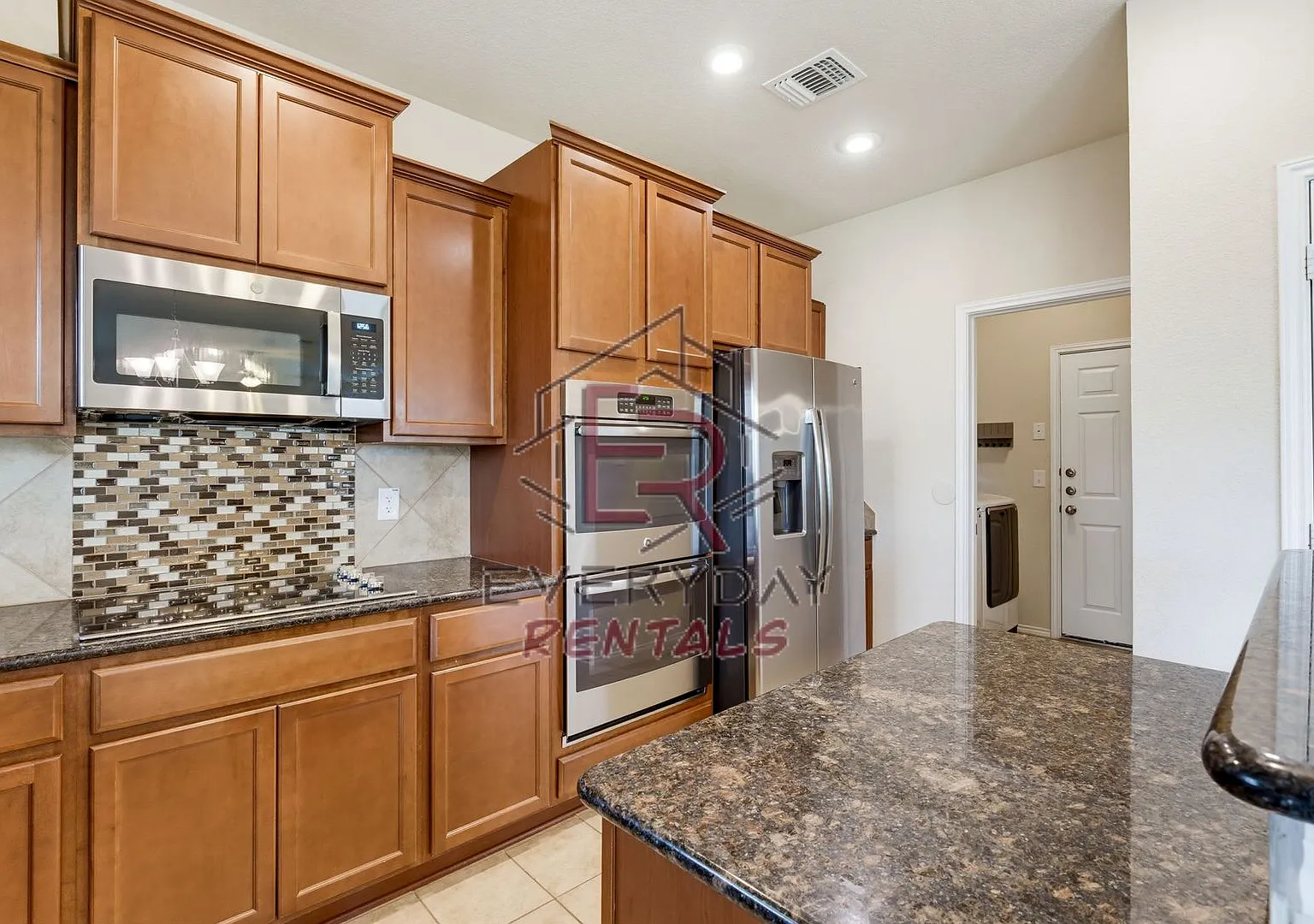 4 bedroom with an office located in Yowell Ranch with Rent Special — Photo 3