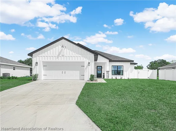 211 Hidden Creek Cir, Wauchula, FL 33873