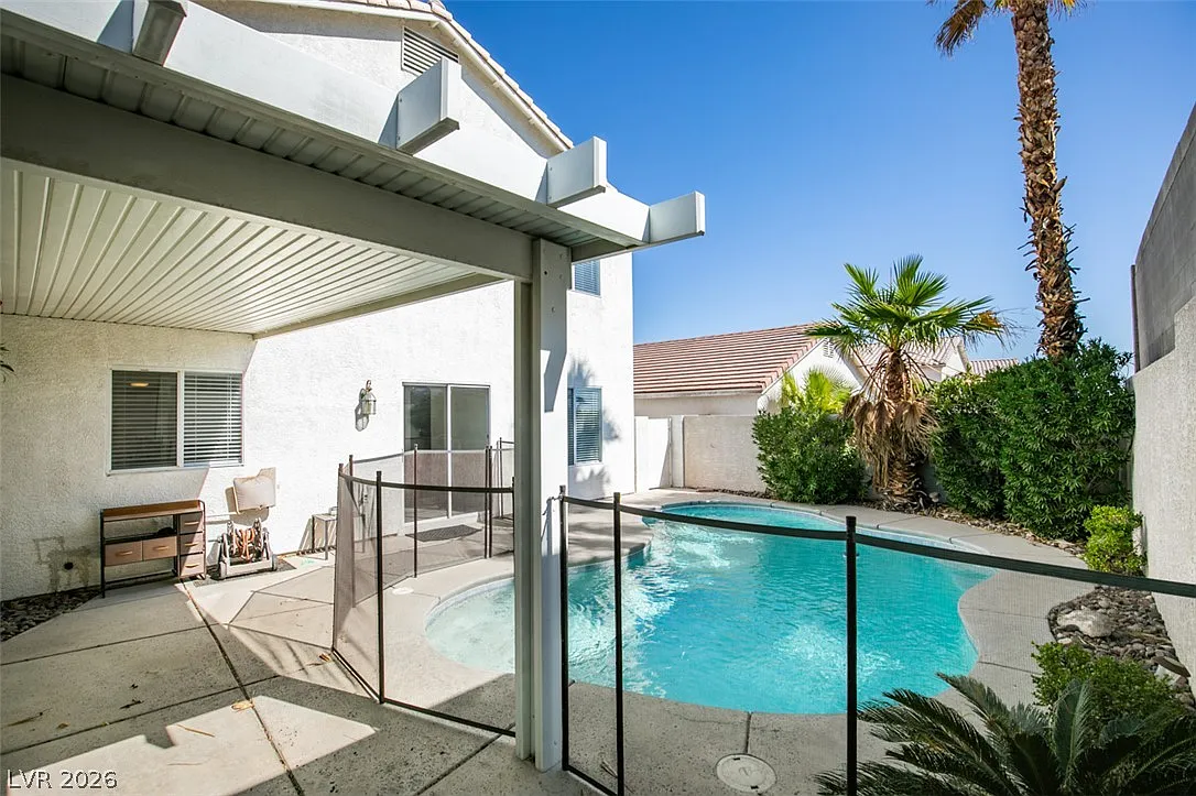 4 bed, 2.5 bath, 1900 sqft, $2,300 — Photo 4