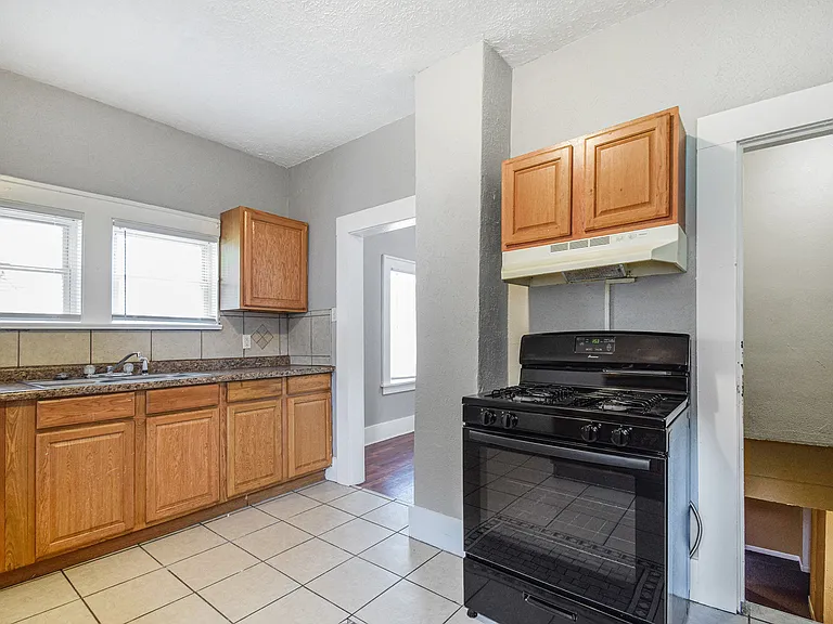 220 Harrison St — Photo 7