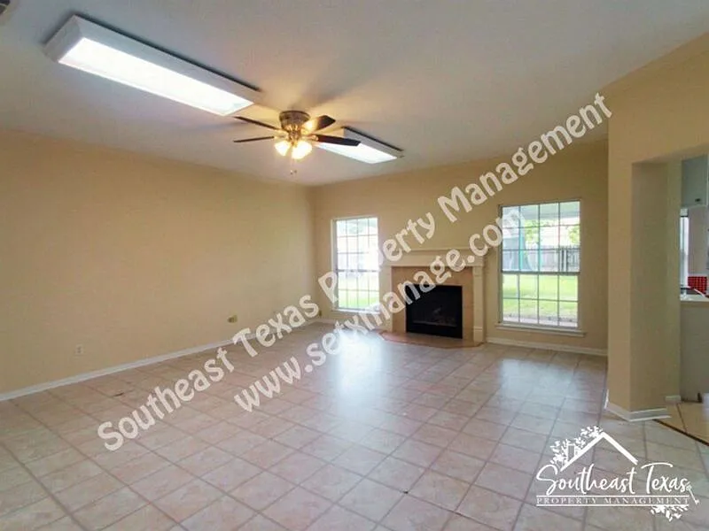 4 bed, 2.0 bath, 1849 sqft, $2,600 — Photo 3